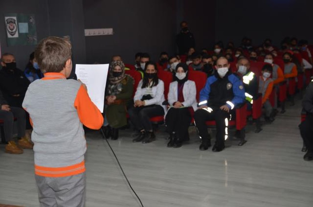 Son dakika gündem: Yüksekova'da öğrenciler polisler için etkinlik düzenledi