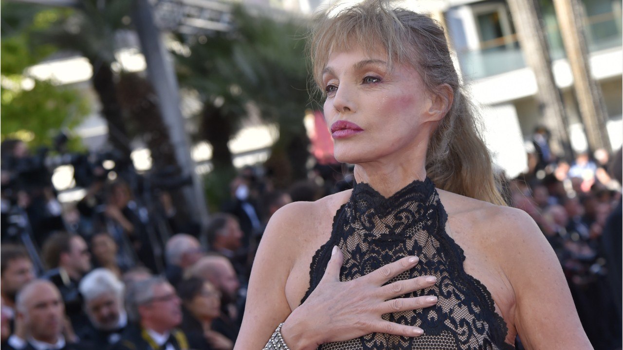 VOICI -Arielle Dombasle : cette star « avec le plus gros organe d’Hollywood " qui lui a fait des avances