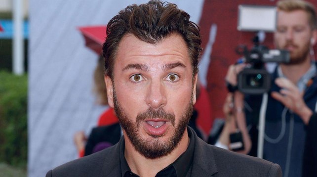 VOICI - Michaël Youn : l’étonnante maladie génétique dont il est atteint… au niveau du pénis