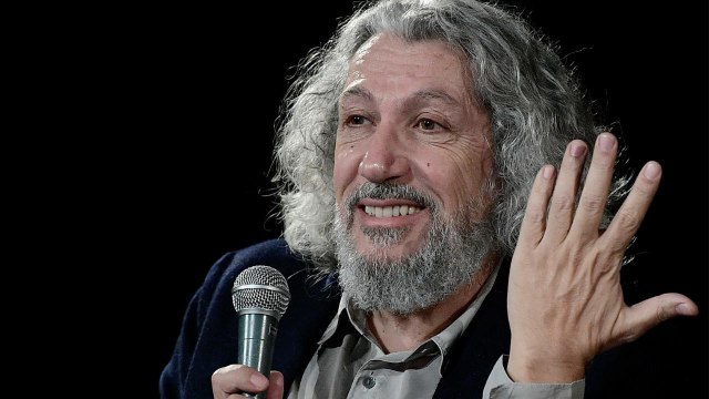 VOICI - Burger Quiz : Alain Chabat assure que l’émission n’a jamais été proposée à Cyril Hanouna