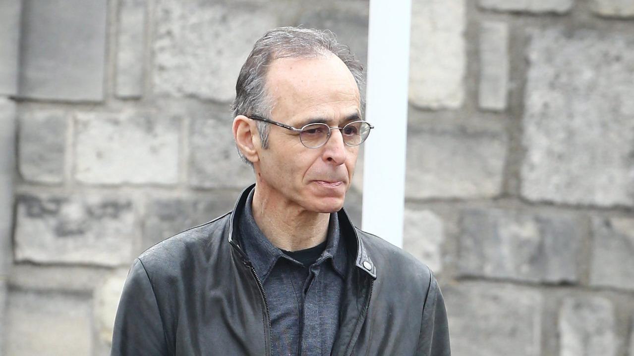 VOICI - Les Enfoi­rés : après le décès de Véro­nique Colucci, Jean-Jacques Gold­man va-t-il reve­nir ?