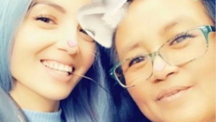 VOICI - Agathe Auproux pose avec sa maman, la ressemblance est frappante !