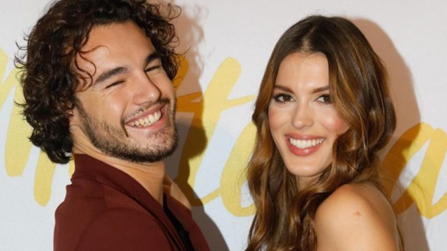 VOICI – Iris Mittenaere toujours aussi proche d’Anthony Colette, elle lui fait une tendre déclaration