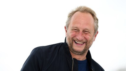 VOICI - Benoît Poelvoorde : son pépin de santé très intime et embarrassant en plein tournage