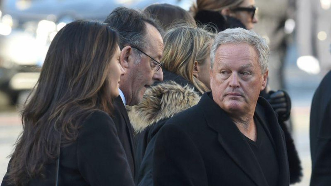 VOICI - On sait ce qu’André Boudou a RÉELLEMENT dit à David Hallyday le jour de l’enterrement de Johnny