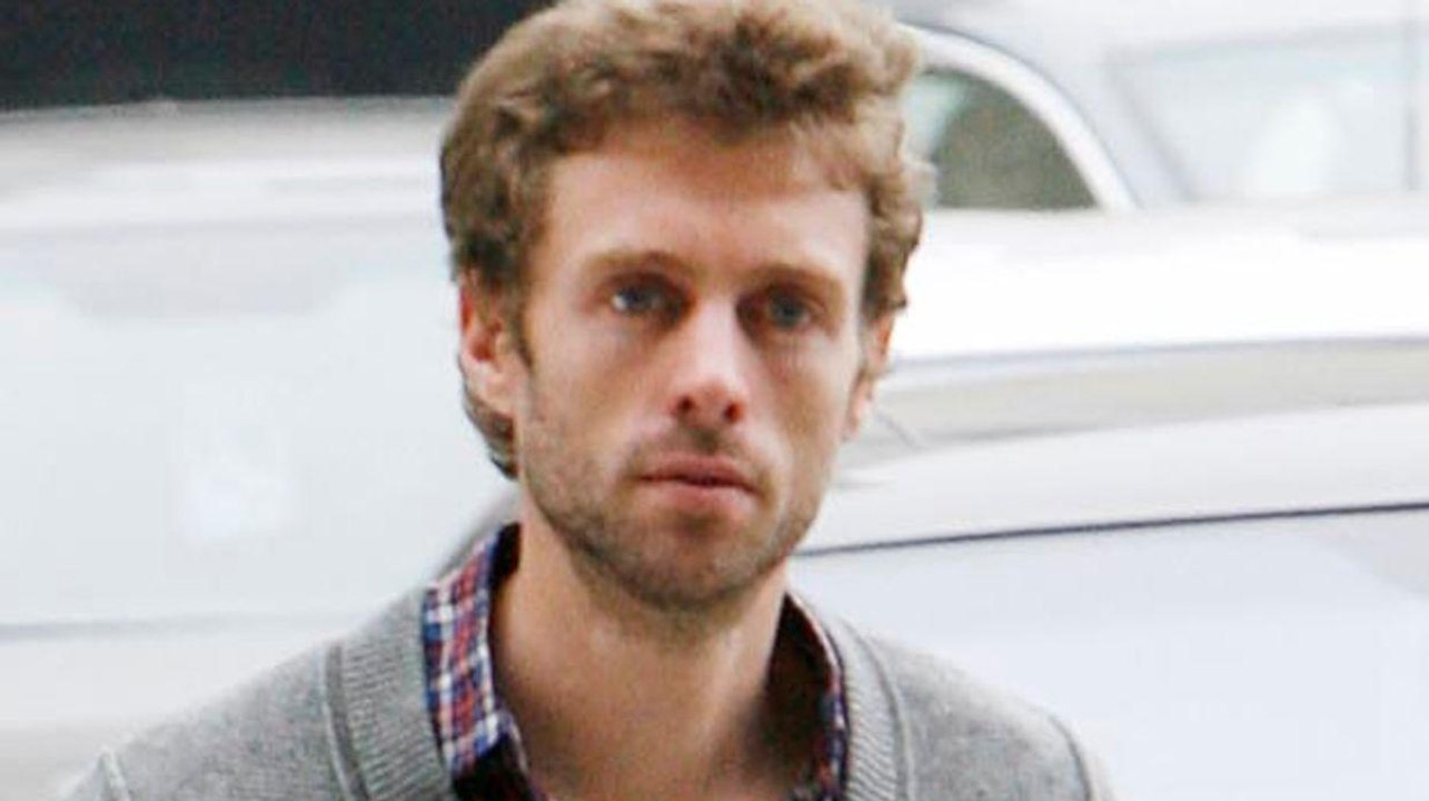 VOICI - Laeti­cia Hally­day : son frère Grégory Boudou placé en garde à vue