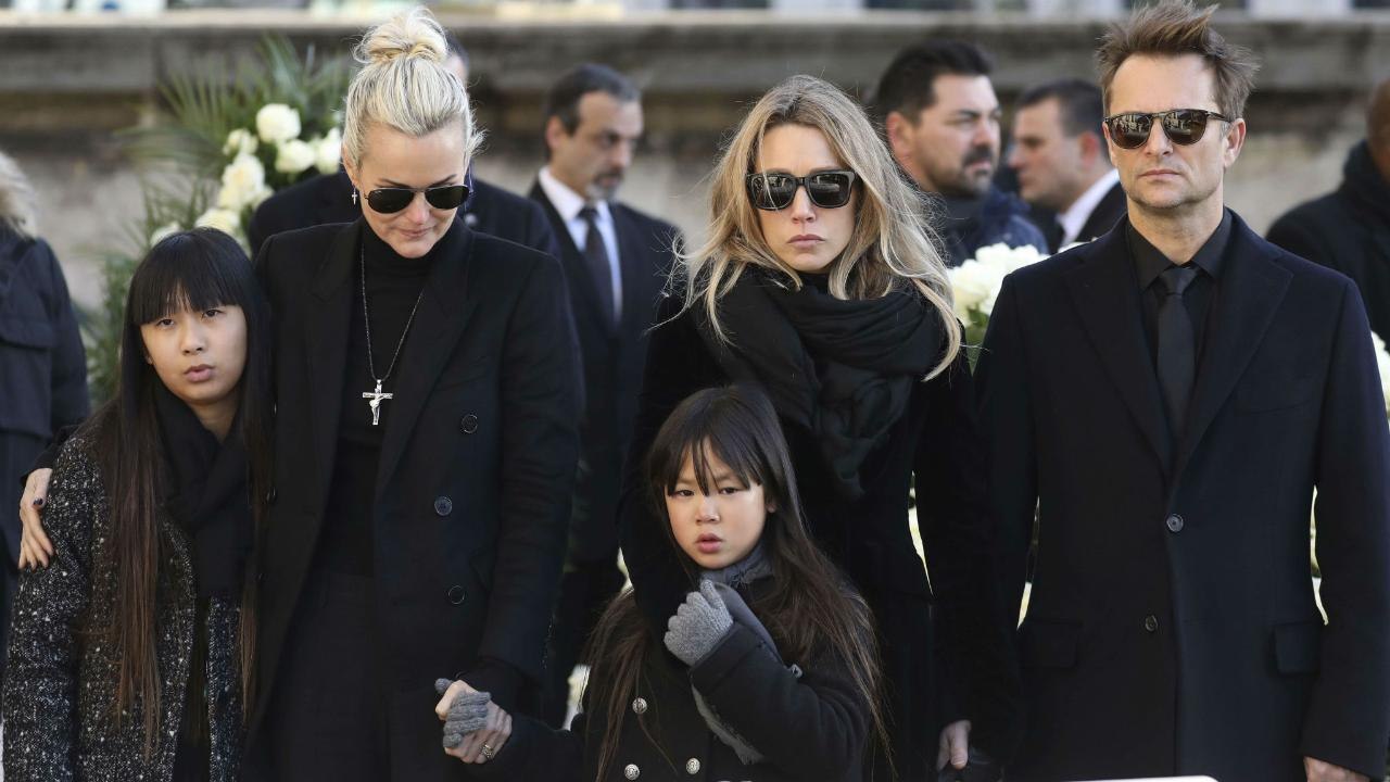 VOICI - Mort de Johnny Hallyday : qui était présent à Marnes-la-Coquette au moment du drame ?