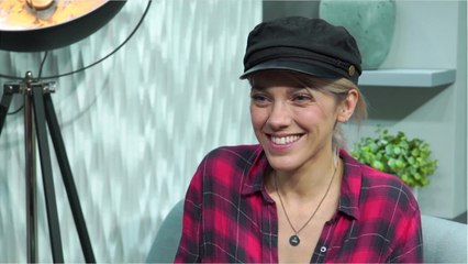 VOICI // ANAIS DELVA PARLE DE SON AVORTEMENT DANS "ON ME DIT" SUR SON NOUVEL ALBUM OBSIDIENNE