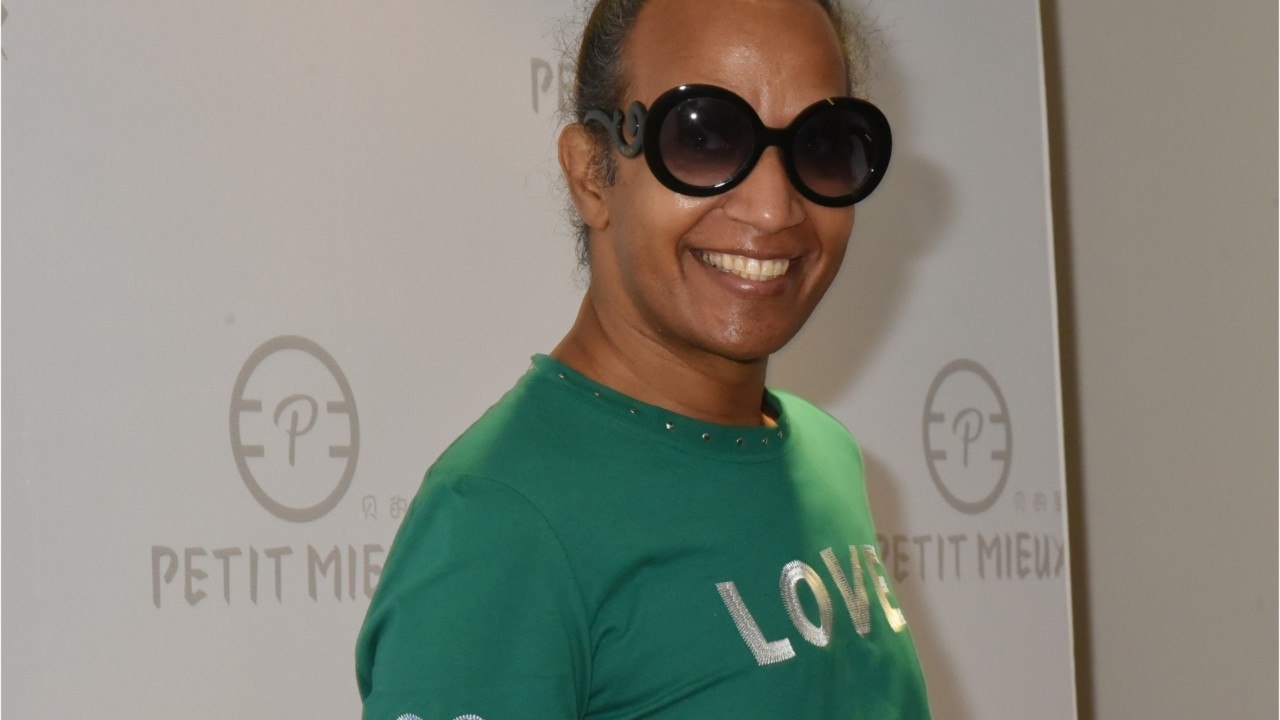 VOICI - PHOTO Vincent McDoom dévoile la raie de ses fesses sur Instagram