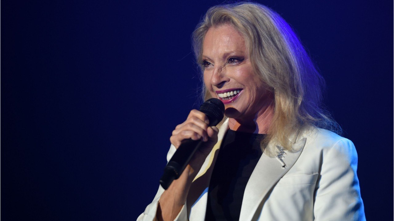 VOICI – Véronique Sanson : qui est Henri, son compagnon TRÈS particulier ?