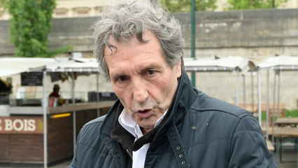 VOICI Découvrez l'incroyable coup de téléphone que Cyril Hanouna a passé à Emmanuel Macron dans "Baba Noël"