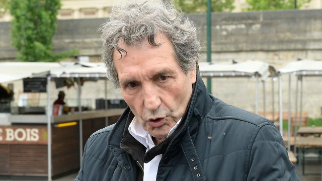 VOICI Découvrez l'incroyable coup de téléphone que Cyril Hanouna a passé à Emmanuel Macron dans Baba Noël