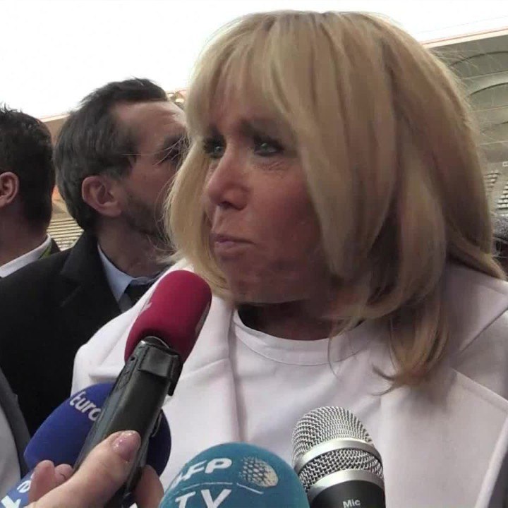 Voici - anniv Brigitte macron