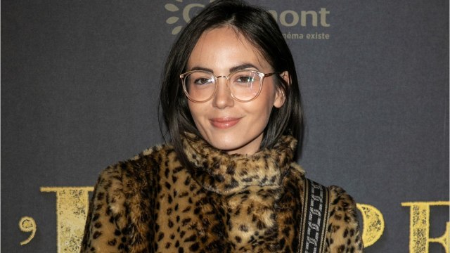 VOICI - Agathe Auproux sexy avec un maxi décolleté, les internautes la couvrent de compliments