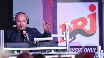 VOICI - Cauet : ce jour où son père, dans un accès de folie, a cru qu’il était mort