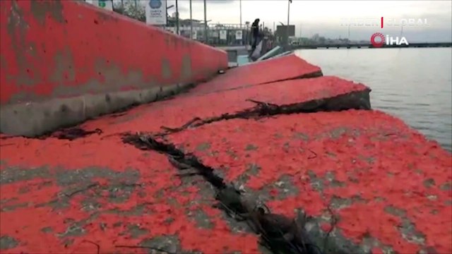 Balıkesir'in Edremit ilçesinde şiddetli lodos nedeniyle kordon çöktü