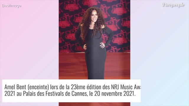 Amel Bent enceinte : Son ventre arrondi moulé dans une tenue sexy au décolleté plongeant