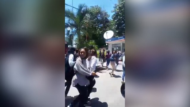 Video Amatir Warga Panik Berlarian saat Gempa Guncang NTT