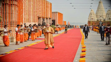 Скачать видео: PM Modi's Kashi visit intensifies politics ahead of UP polls