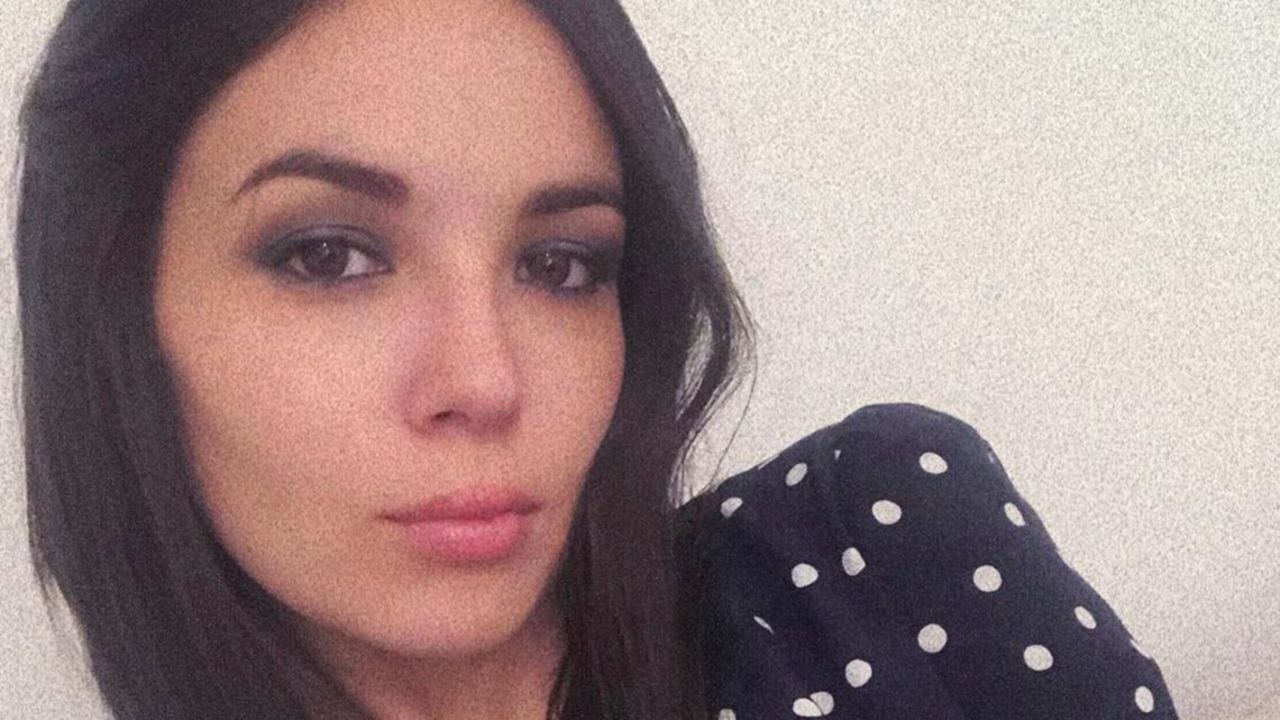 VOICI Agathe Auproux : sans lunettes, elle affo...