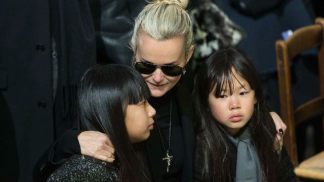 VOICI Laeticia, Jade et Joy Hallyday victimes d’usurpation d’identité : elles pourraient perdre gros
