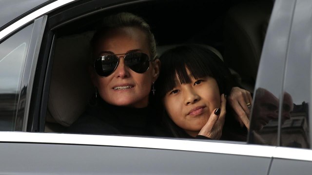 VOICI Laeticia Hallyday : comment va-t-elle surmonter son retour à Marnes-la-Coquette ?
