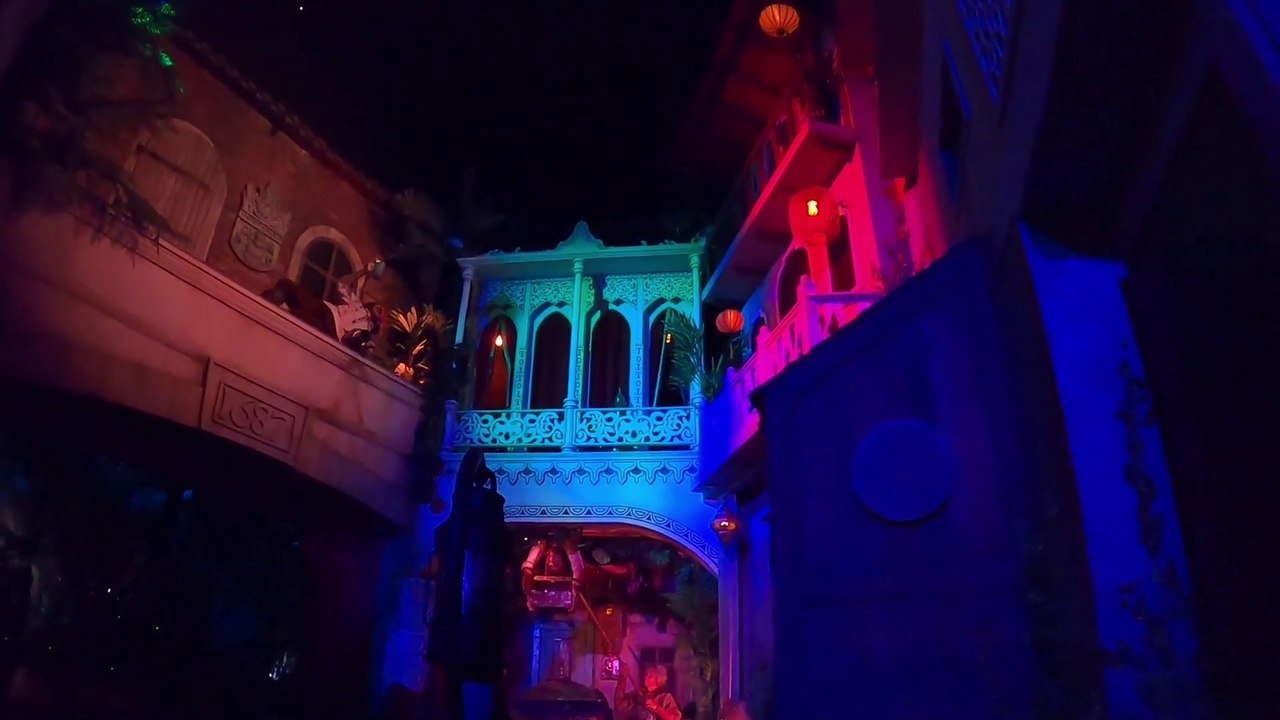 Pirates in Batavia Dark Ride (Europa Park Theme Park - Rust, Germany) - 4K Dark Ride POV Experience