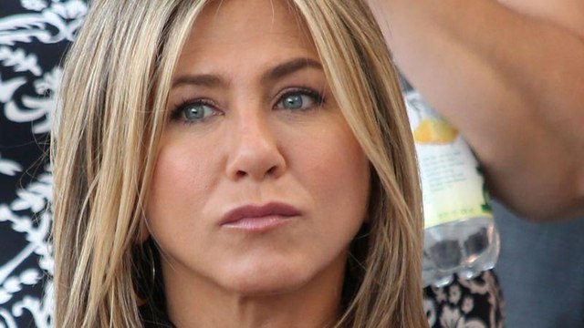 VOICI - Jennifer Aniston : ses douloureuses confidences sur sa difficulté à tomber enceinte