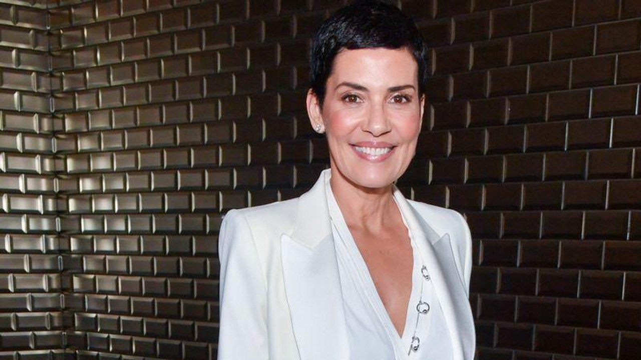 VOICI Cristina Cordula dégaine le maxi décolleté et se fait allumer par les internautes