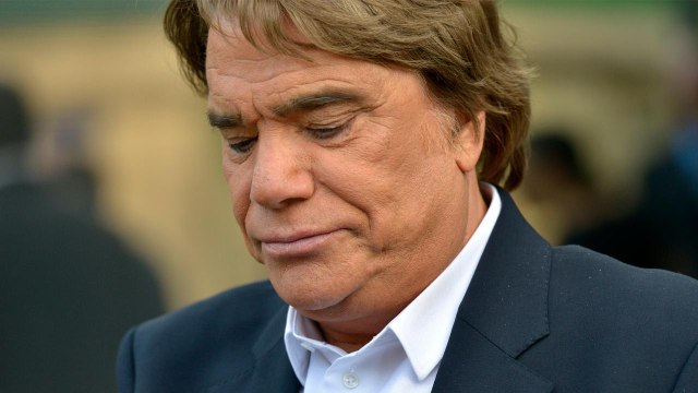 VOICI - Bernard Tapie hospitalisé en urgence : il a dû être opéré