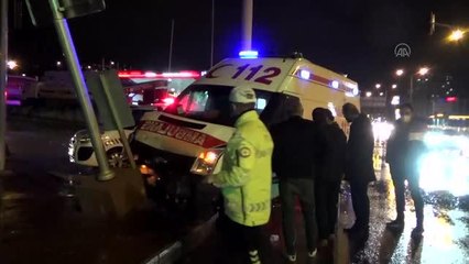 Hasta taşıyan ambulans iki otomobille çarpıştı
