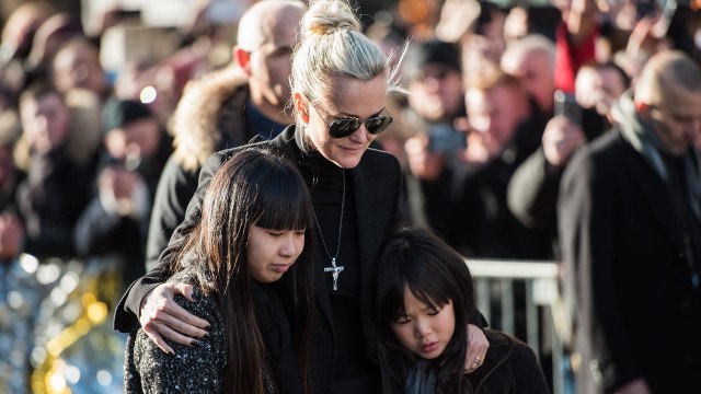 VOICI - Laeticia Hallyday de retour à Saint-Barthélemy avec Jade et Joy
