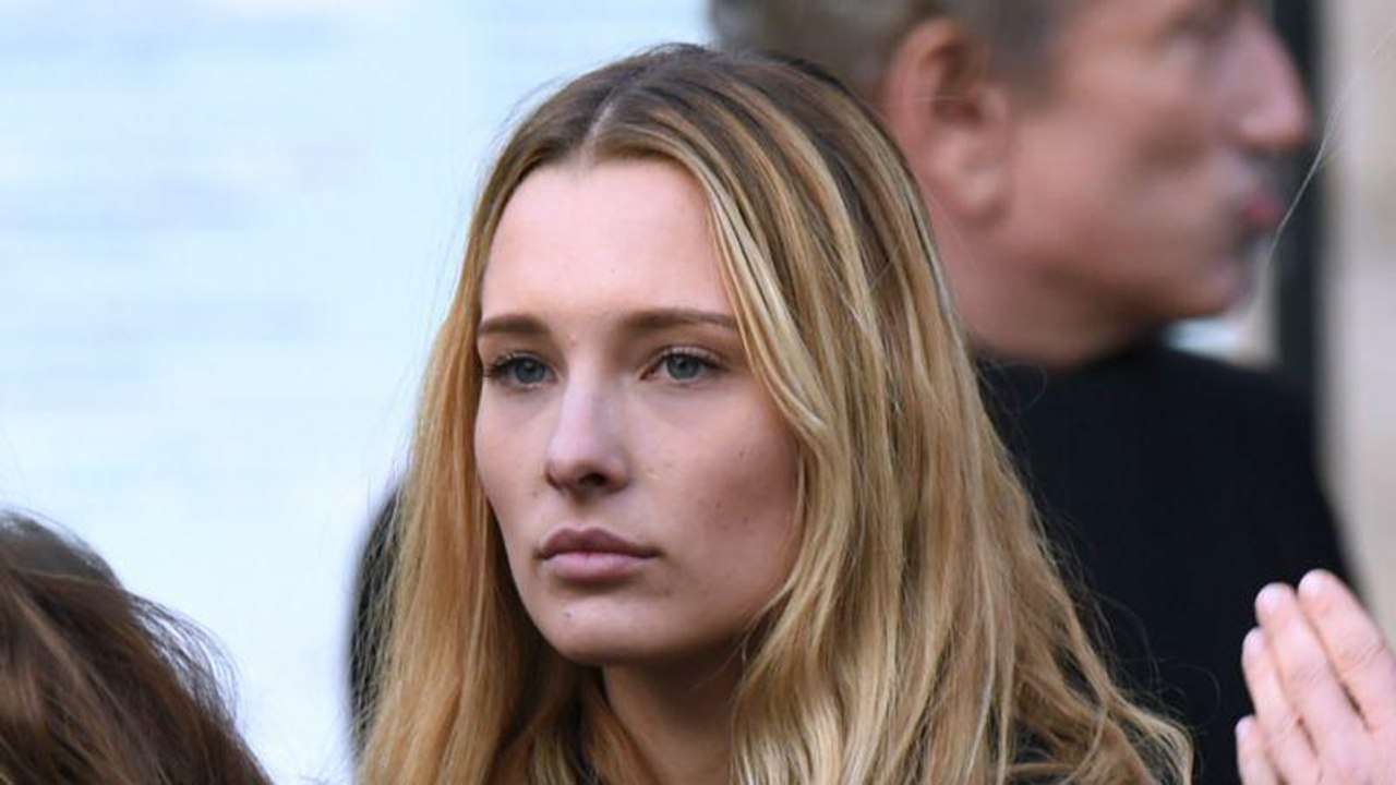 VOICI - Ilona Smet : la petite-fille de Johnny se confie sur l’héritage « trop lourd » du clan Hallyday