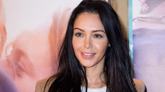 VOICI - Nabilla sexy, elle dévoile son corps de rêve dans un maillot de bain très échancré