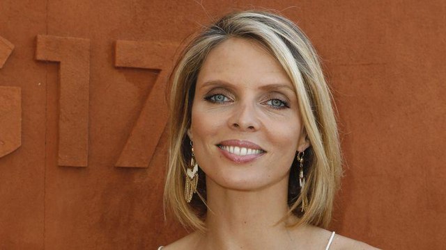 VOICI - Sylvie Tellier enceinte, elle dévoile son baby bump