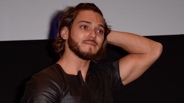 VOICI Rayane Bensetti : anéanti par la mort de son père, il prend une grande décision