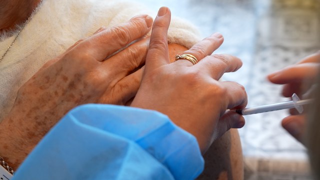 Dans ce centre de vaccination, les doses Pfizer réservées aux moins de 30 ans