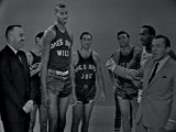 Wilt Chamberlain - Wilt Chamberlain vs. Harlem Globetrotters: Trick Shots (Live On The Ed Sullivan Show, October 18, 1959)