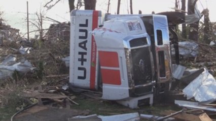 Télécharger la video: Prosigue búsqueda del más de centenar de desaparecidos por tornados en Estados Unidos