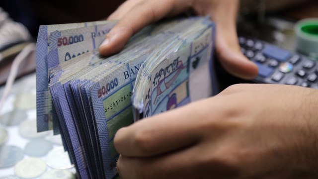 الليرة اللبنانية تسجل أدنى مستوى لها أمام الدولار