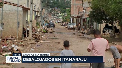 Download Video: A cidade de Itamaraju, no sul do Estado, entrou em situação de emergência. Cerca de 150 casas foram destruídas