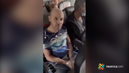 tn7-pasajero en estado de ebriedad rompió la ventanilla de un avión -141221