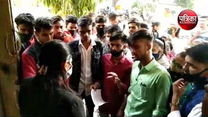 विद्यार्थियों ने किया रैली निकाल किया प्रदर्शन