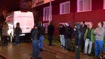 Çekmeköy'de 4 katlı apartmanın çatısı alev alev yandı, mahalleli sokağa döküldü
