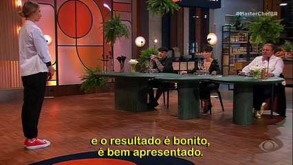 Advogada fez uma sobremesa com tuile de mel e cumaru e creme de bauru, coco e couilis de maracujá