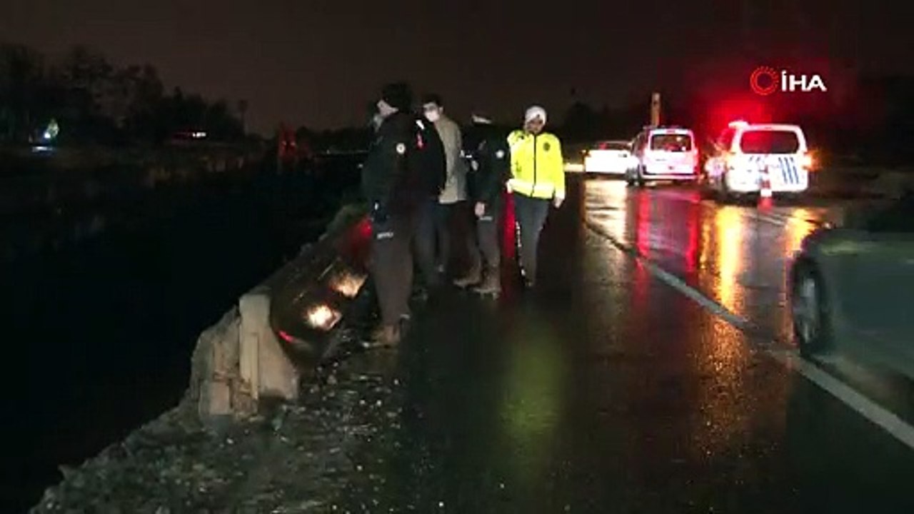 'U' dönüşü yapmak isteyen otomobil yol yapım inşaat alanına düştü: 3'ü çocuk 7 yaralı