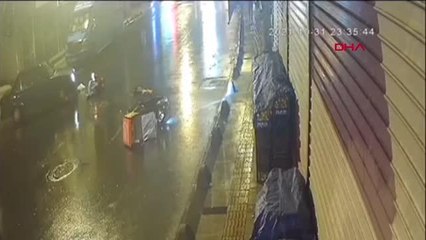 Sancaktepe'de motosiklet kazası kamerada