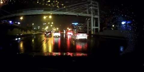 D-100'de tartışan magandalar araçları birbirlerinin üzerine sürdü