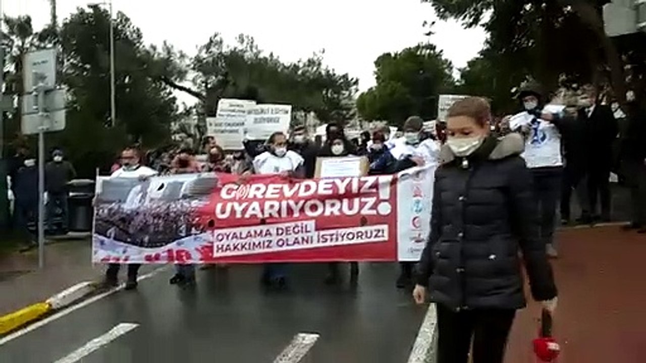Sağlık çalışalarının grevi başladı: "Bir şey yapmalı"