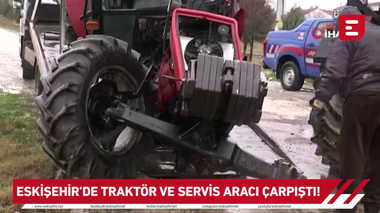 Eskişehir’de traktör ve servis aracı çarpıştı!